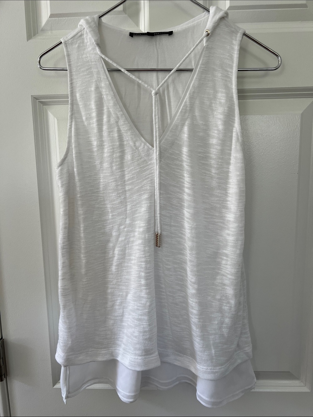 White House Black Market White Layered V-Neck Sleeveless Hoodie - Size Small
